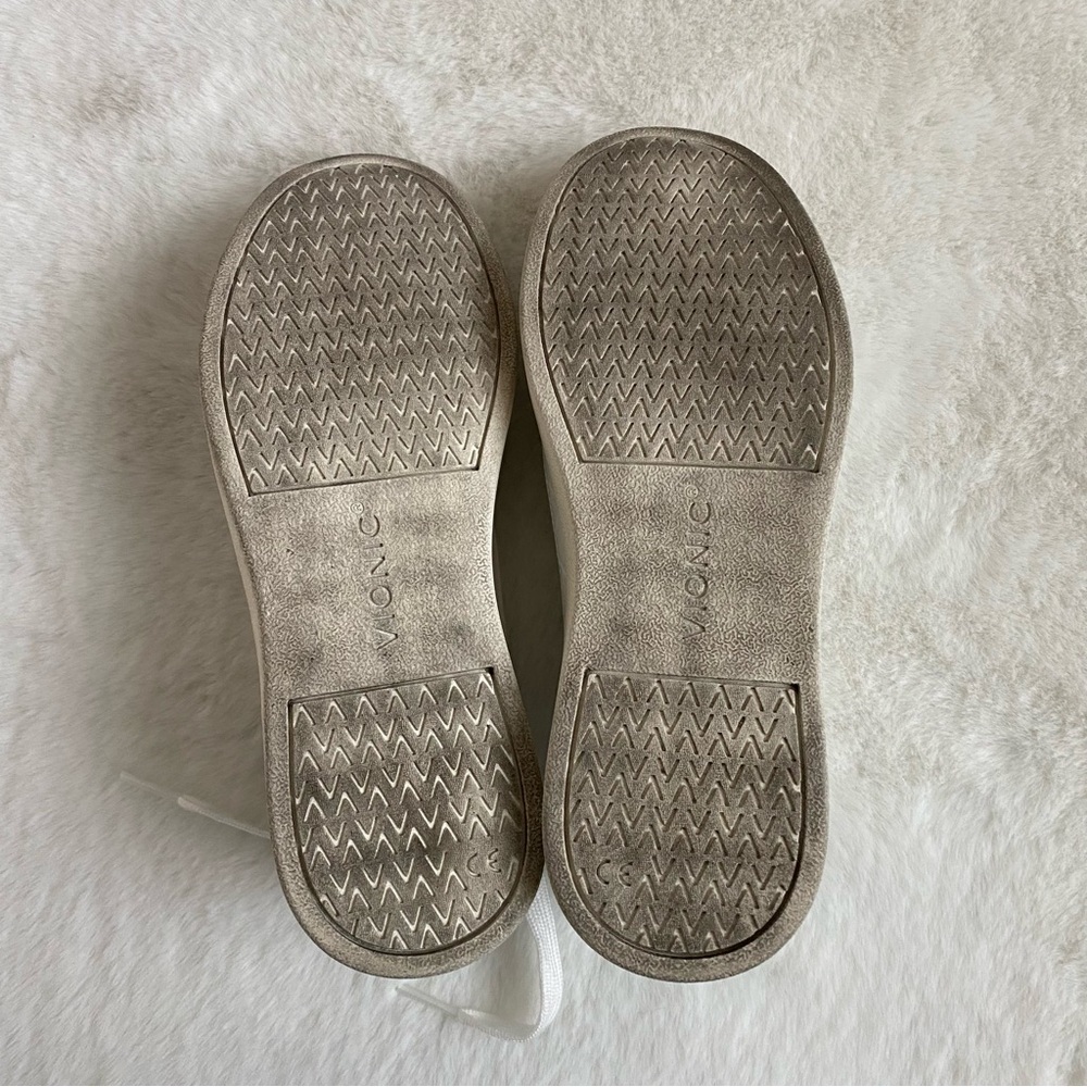 VIONIC Winny White Leather Croc-Embossed Comfort Sneakers | 6.5 - Picture 9 of 9